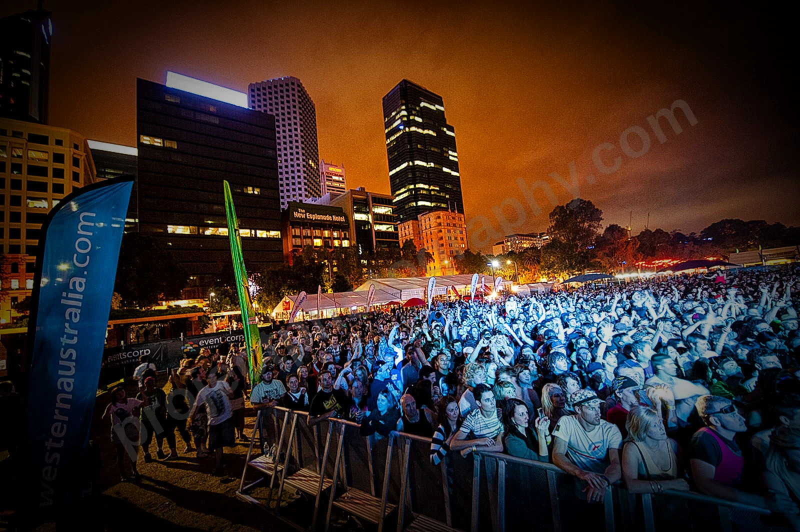 1_movement_crowd_wyliepic_2010_107.jpg