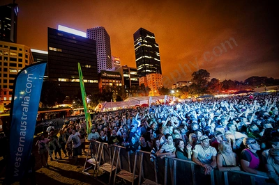 1_movement_crowd_wyliepic_2010_107.jpg