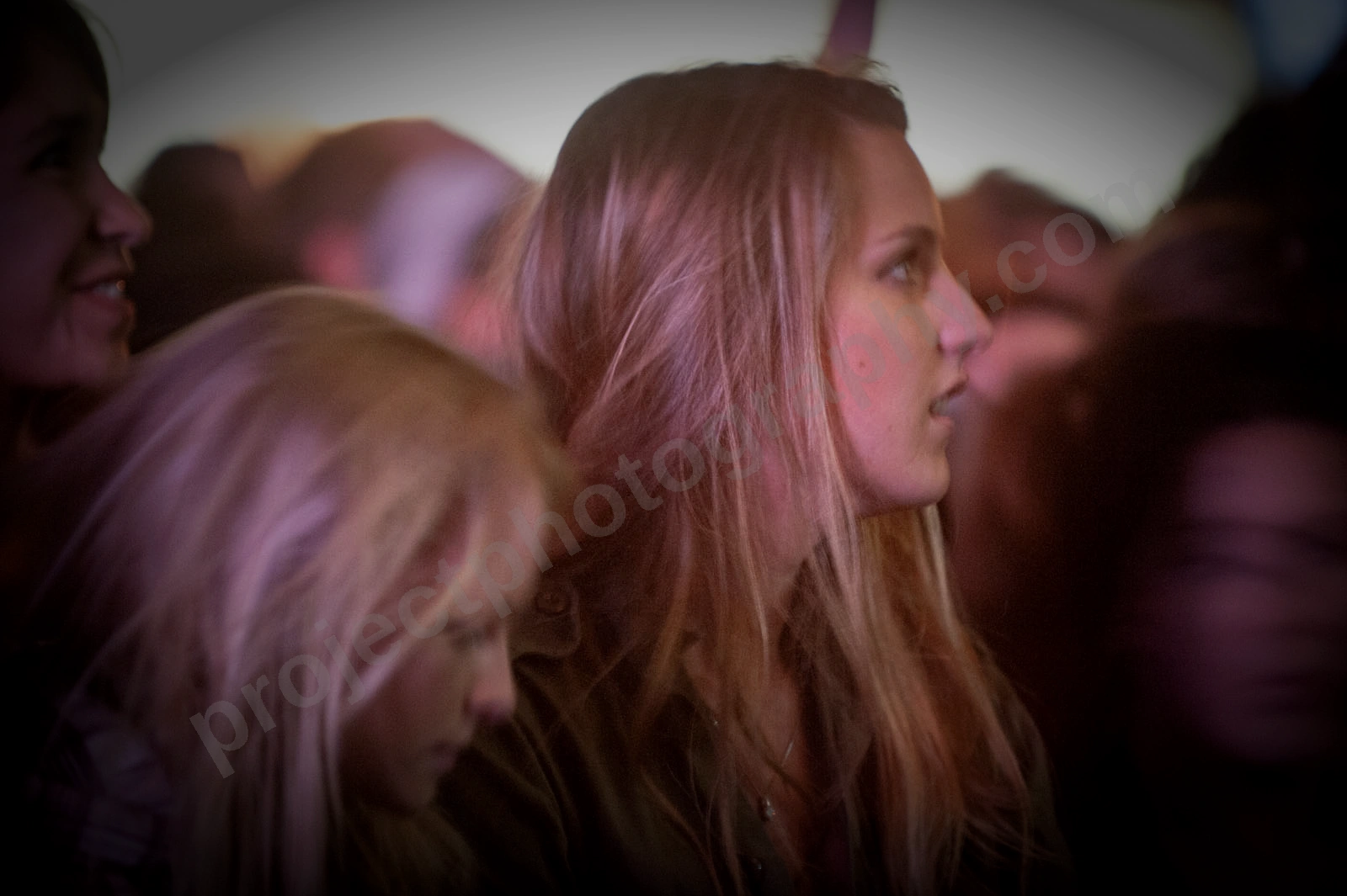 1_movement_girl_in_crowd_wyliepic_2010_05.jpg