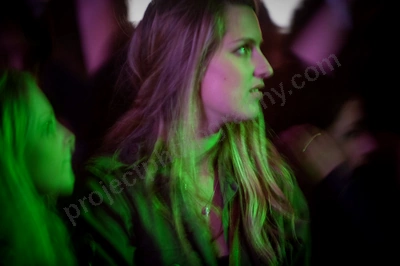 1_movement_girl_in_crowd_wyliepic_2010_07.jpg