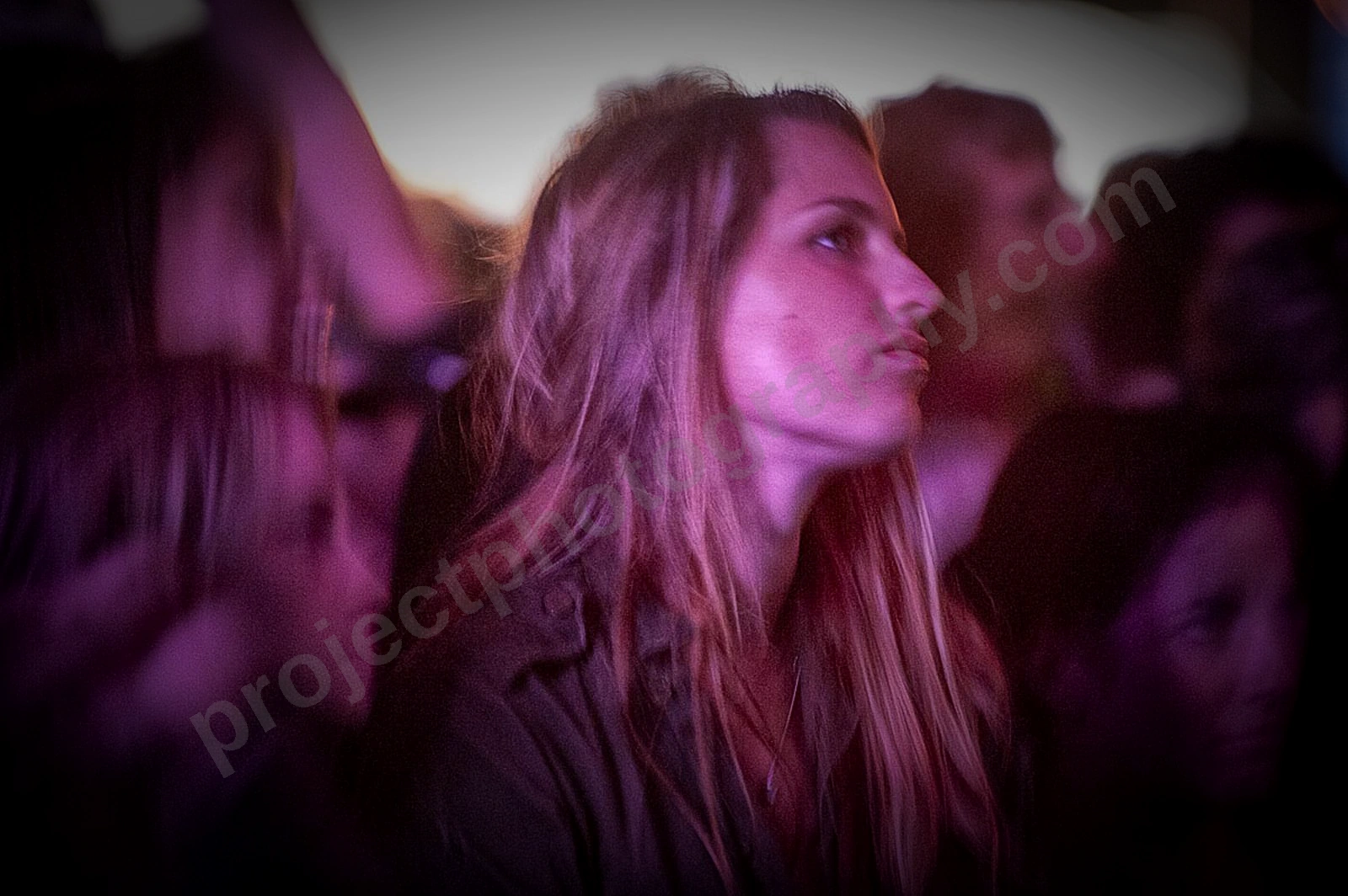 1_movement_girl_in_crowd_wyliepic_2010_09.jpg