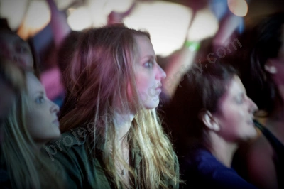 1_movement_girl_in_crowd_wyliepic_2010_16.jpg