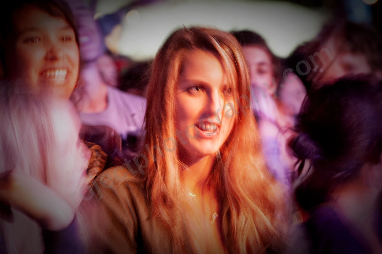 1_movement_girl_in_crowd_wyliepic_2010_18.jpg