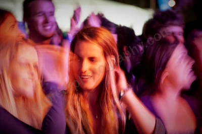 1_movement_girl_in_crowd_wyliepic_2010_20.jpg
