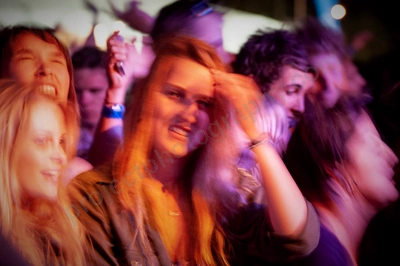 1_movement_girl_in_crowd_wyliepic_2010_21.jpg