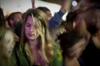 1_movement_girl_in_crowd_wyliepic_2010_23.jpg