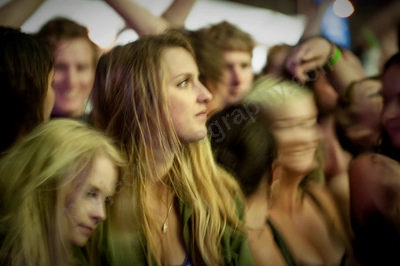 1_movement_girl_in_crowd_wyliepic_2010_27.jpg