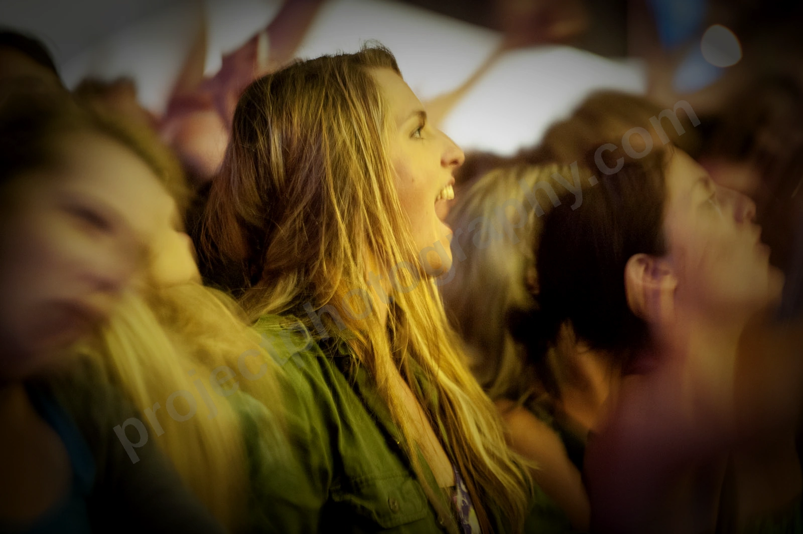 1_movement_girl_in_crowd_wyliepic_2010_28.jpg