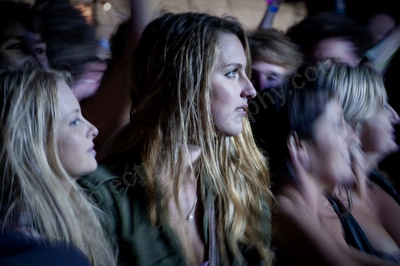 1_movement_girl_in_crowd_wyliepic_2010_36.jpg