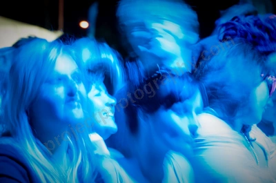 1_movement_girl_in_crowd_wyliepic_2010_44.jpg