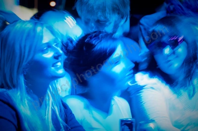 1_movement_girl_in_crowd_wyliepic_2010_45.jpg