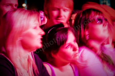 1_movement_girl_in_crowd_wyliepic_2010_50_1.jpg