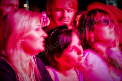 1_movement_girl_in_crowd_wyliepic_2010_50.jpg