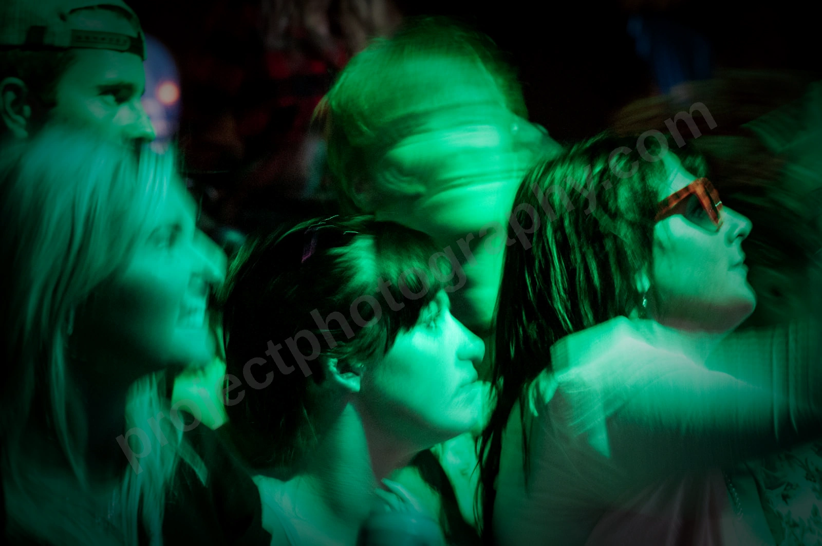 1_movement_girl_in_crowd_wyliepic_2010_51.jpg