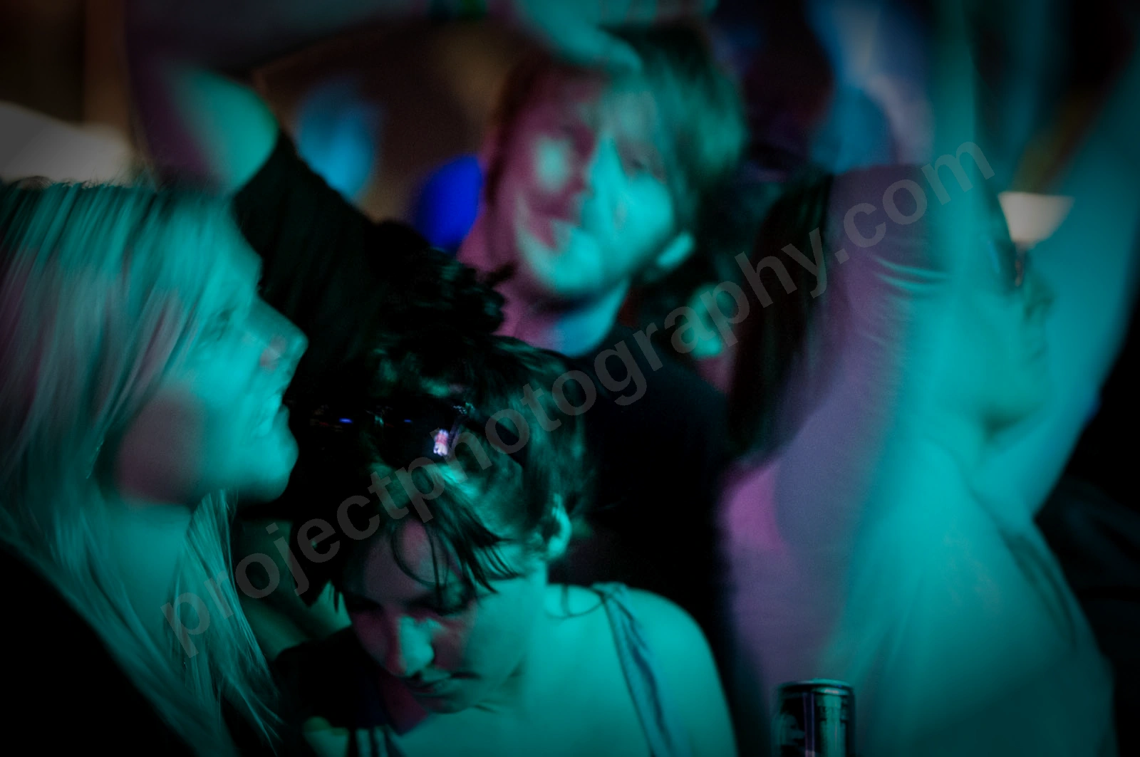 1_movement_girl_in_crowd_wyliepic_2010_55.jpg