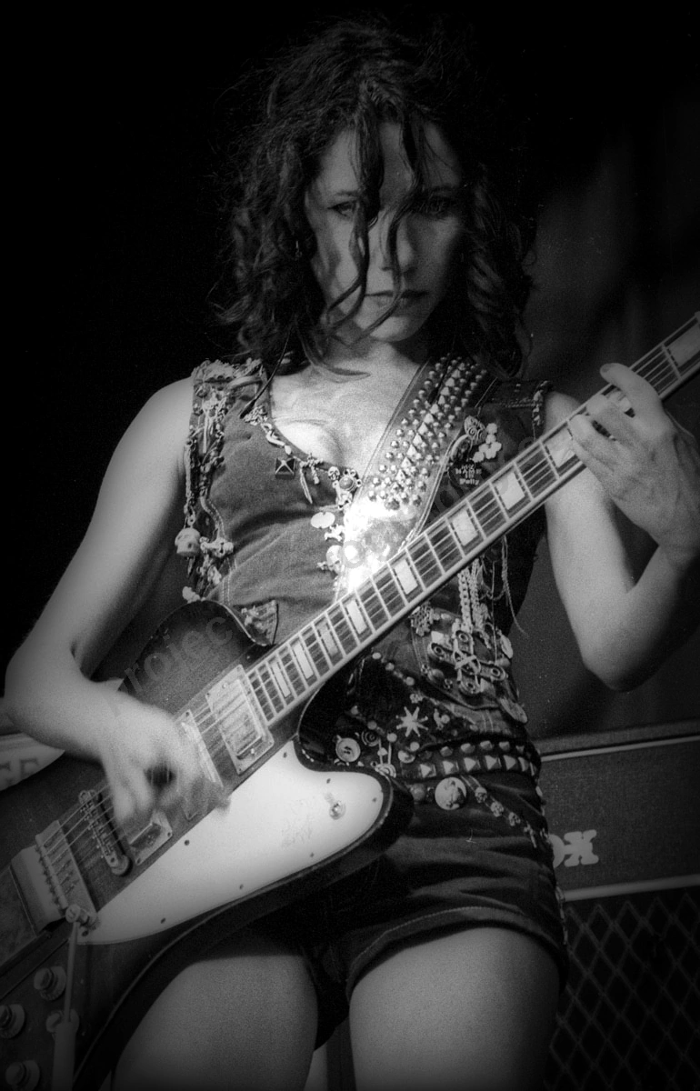1_pj_harvey_bdo_2224_wyliepic_2_2_2003_20.jpg