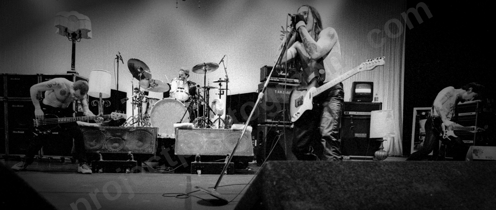 1_red_hot_chili_peppers_ent_cent_1424_wyliepic_96_00.jpg