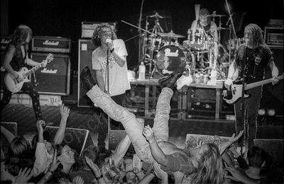 1_screaming_jets_crowd_metros_freo_1048_wyliepic_3_95_00.jpg