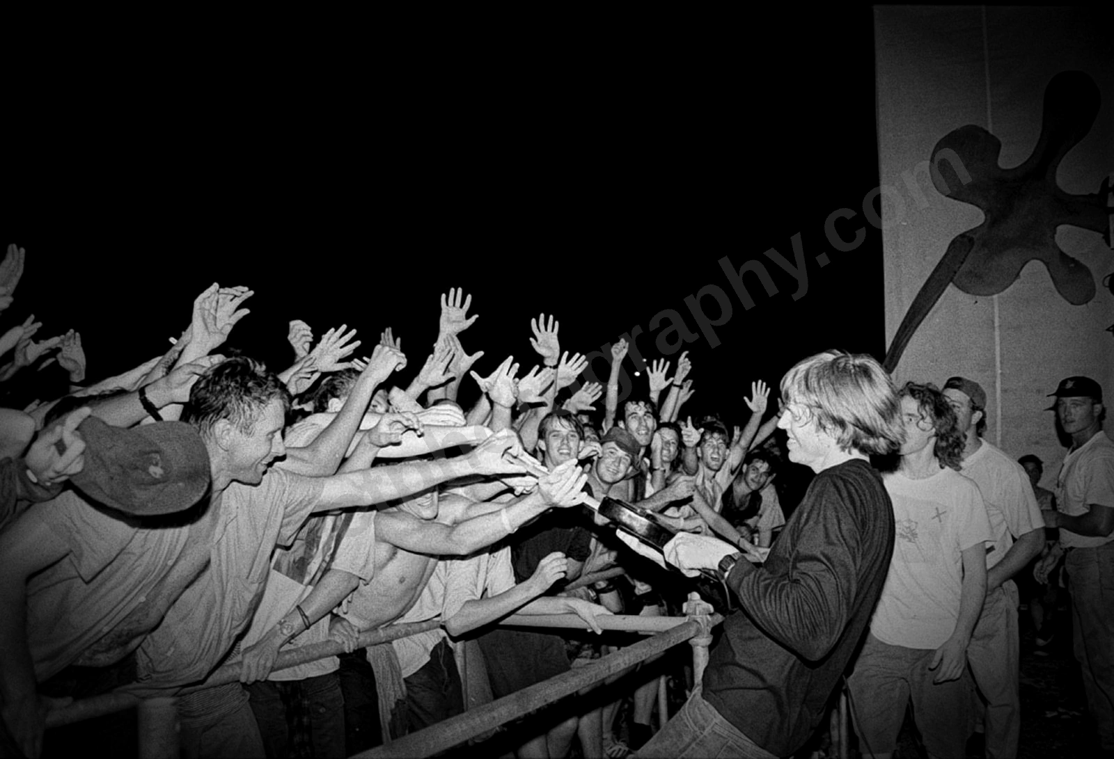 1_sonic_youth_crowd_509_wyliepic_01.jpg
