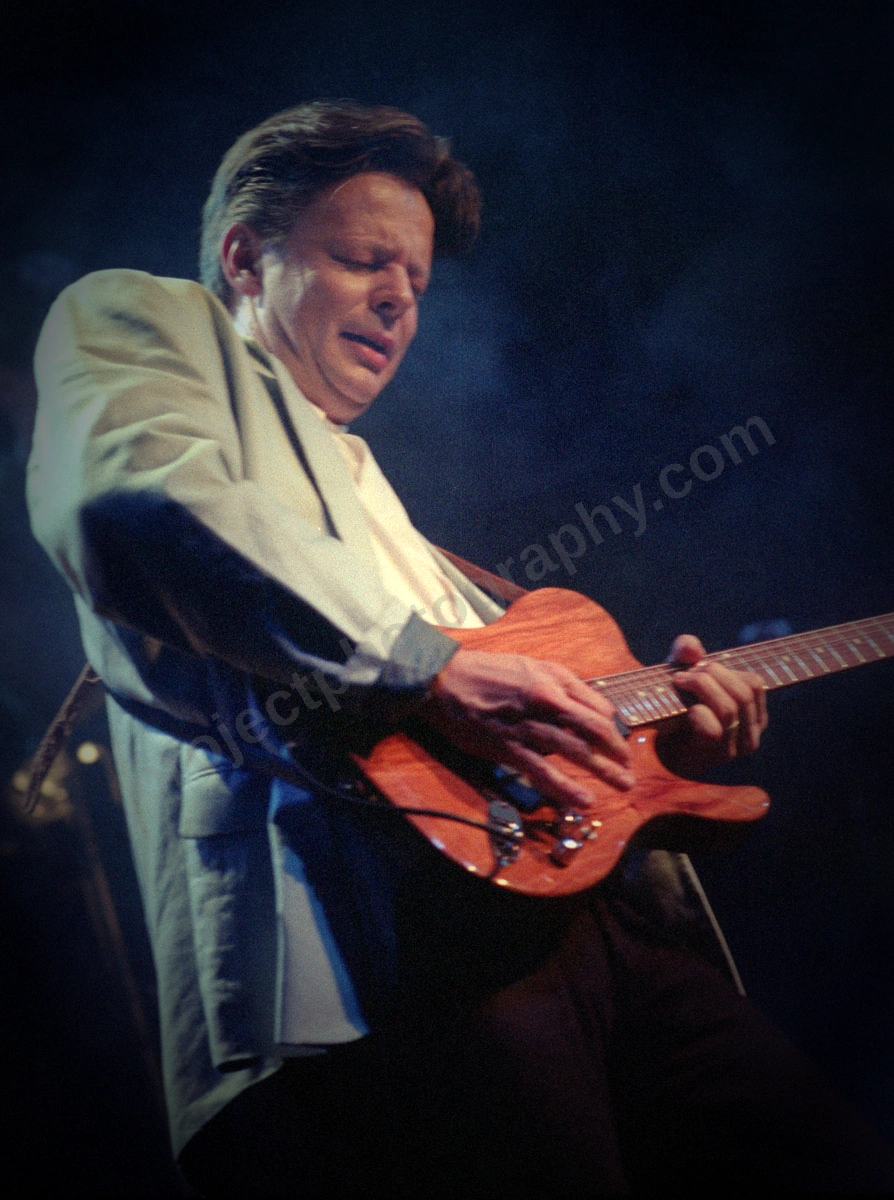1_tommy_emmanuel_232_wyliepic_5_92_04.jpg