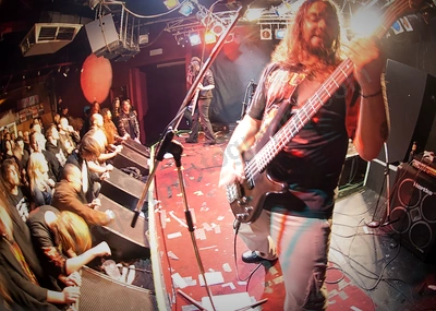 Ill_vision_crowd_amp_wyliepic_9_07_03.png