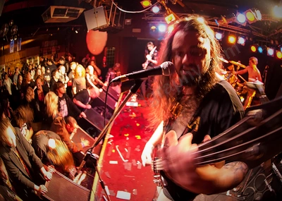 Ill_vision_crowd_amp_wyliepic_9_07_04.png