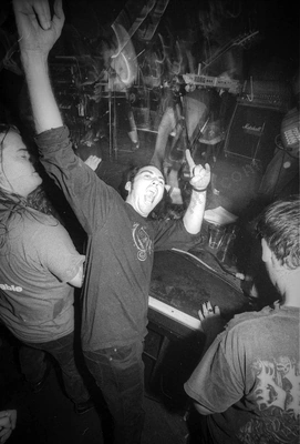alchemist_crowd_jules_monkey_bar_2546_wyliepic_3_2008_01.jpg