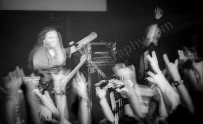 alchemist_crowd_monkey_bar_2546_wyliepic_3_2008_10.jpg