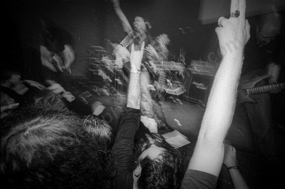 alchemist_crowd_monkey_bar_2546_wyliepic_3_2008_11.jpg