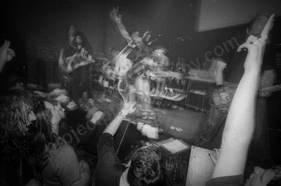 alchemist_crowd_monkey_bar_2546_wyliepic_3_2008_12.jpg
