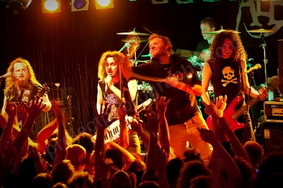 alestorm_crowd_amp_wyliepic_5_11_31.png