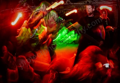 all_that_filth_crowd_amp_wyliepic_11_19_00.png
