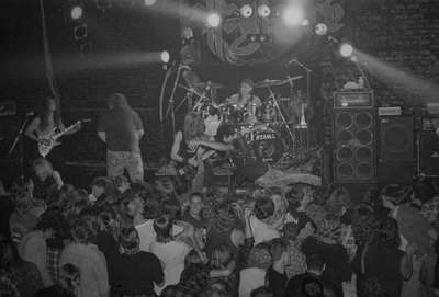 allegiance_crowd_berlin_233_wyliepic_5_92_07.jpg