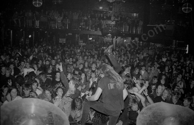 allegiance_crowd_berlin_233_wyliepic_92_00.jpg