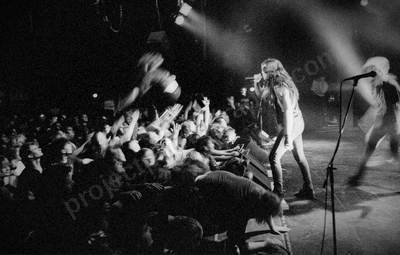 allegiance_crowd_stagediver_berlin_359_wyliepic_10_92_00.jpg