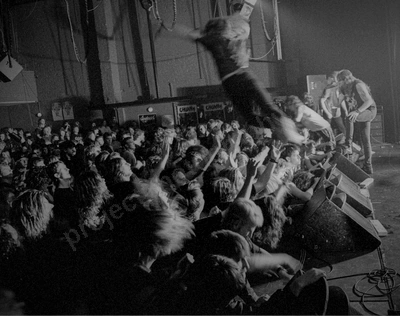 allegiance_crowd_stagediver_berlin_359_wyliepic_10_92_01.jpg