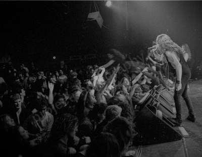 allegiance_crowd_stagediver_berlin_359_wyliepic_10_92_02.jpg