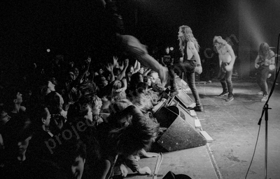 allegiance_crowd_stagediver_berlin_359_wyliepic_10_92_03.jpg