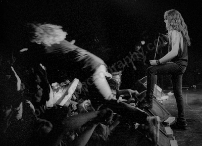 allegiance_crowd_stagediver_berlin_359_wyliepic_10_92_04.jpg