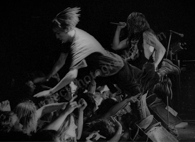 allegiance_crowd_stagediver_berlin_359_wyliepic_10_92_08.jpg