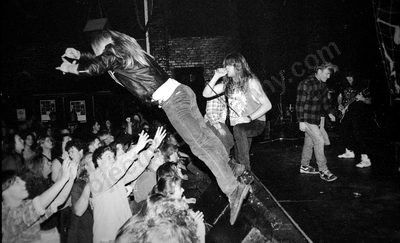 alliegance_crowd_stagediving_berlin_274_wyliepic_92_2_FILM.jpg