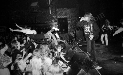alliegance_crowd_stagediving_berlin_274_wyliepic_92_3_FILM.jpg