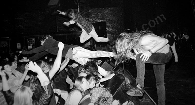 alliegance_crowd_stagediving_berlin_274_wyliepic_92_4_FILM.jpg