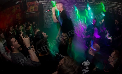 alpha_wolf_crowd_amp_wyliepic_20_7_19_26.png