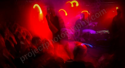 alpha_wolf_crowd_amp_wyliepic_20_7_19_29.png