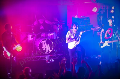 amity_affliction_crowd_capital_10_11_01.png