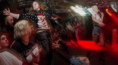 amyl_and_the_sniffers_crowd_rosemount_wyliepic_7_18_11.png