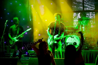 arts_martial_crowd_wf_bar_120_wyliepic_2_12_04.png