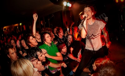autum_to_ashes_crowd_rosemount_12_06_06.png