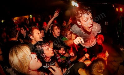 autum_to_ashes_crowd_rosemount_12_06_07.png